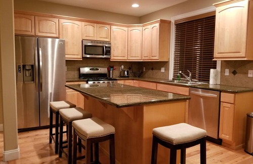 Renton House | Beautiful and Spacious!Your Home Away from Home. With AC