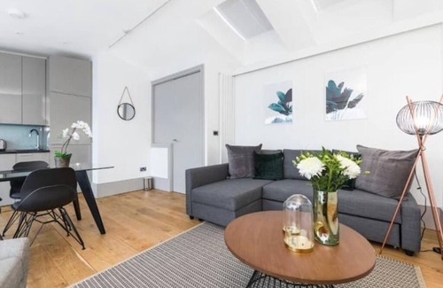 Queen's Gate Apartment | Beautiful and Stylish Apartment