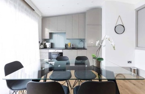 Queen's Gate Apartment | Beautiful and Stylish Apartment