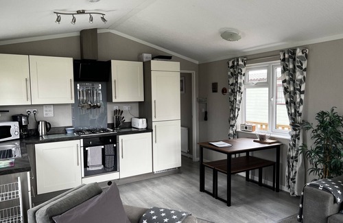 Great Houghton House | Beautiful and Tranquil Lakeside Lodge - Sleeps 5