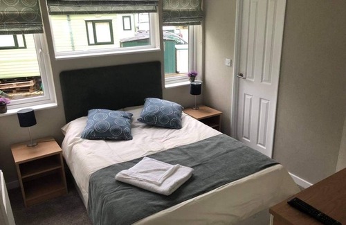 Great Houghton House | Beautiful and Tranquil Lakeside Lodge - Sleeps 5