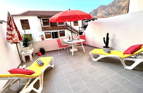 Los Gigantes Apartment | Beautiful apartment top location "Tiempo Feliz" just steps to the harbor and beach