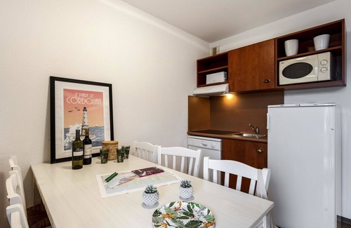 Le Verdon-sur-Mer Apartment | Beautiful apartment for 8 people with pool, WIFI, TV, terrace, pets allowed and parking