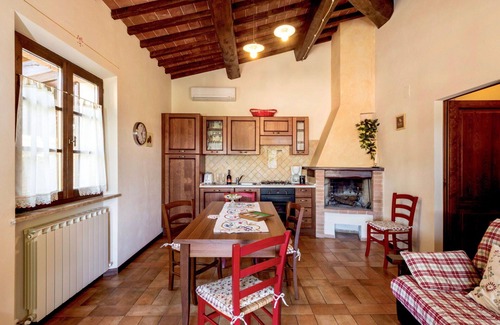 Popoltaio-Schiacciato Villa | Beautiful apartment in villa for 6 people with WIFI, pool, A/C, TV, terrace and parking
