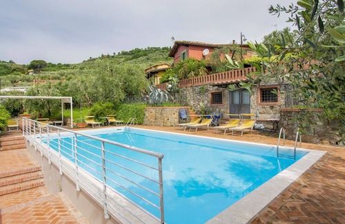 Pieve a Nievole Apartment | Beautiful apartment for 2 people with A/C, hot tub, WIFI, pool, TV, patio, pets allowed and park.