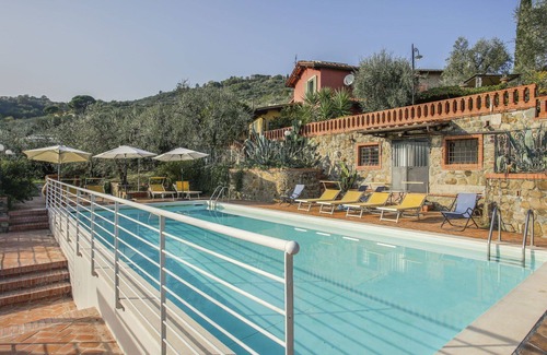 Pieve a Nievole Apartment | Beautiful apartment for 2 people with A/C, hot tub, WIFI, pool, TV, patio, pets allowed and park.
