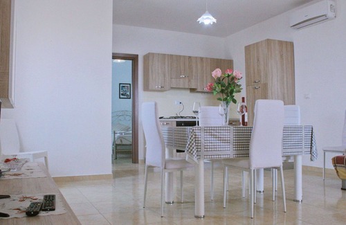 Torre Vado Apartment | Beautiful apartment for 10 people with A/C, terrace, pets allowed and parking