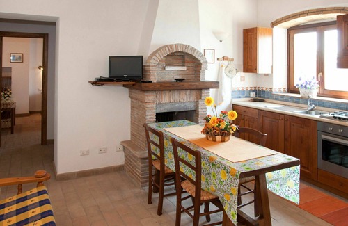 San Lorenzo Nuovo Apartment | Beautiful apartment for 4 people with WIFI, A/C, pool, TV, patio and parking