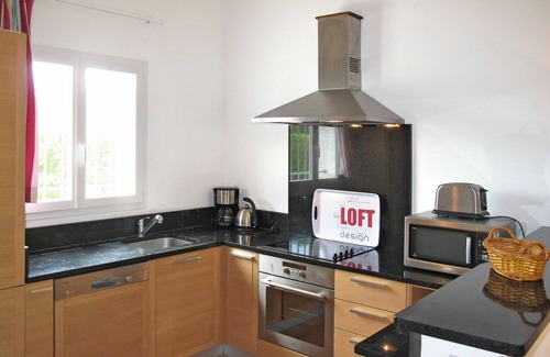 La Rouviere Apartment | Beautiful apartment for 6 guests with A/C, pool, WIFI, TV, patio, pets allowed and parking