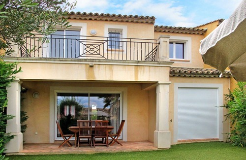 La Rouviere Apartment | Beautiful apartment for 6 guests with WIFI, pool, A/C, TV, patio, pets allowed and parking