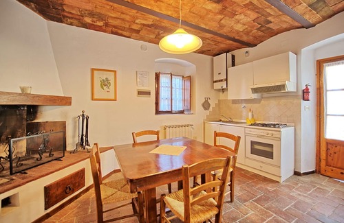 San Casciano in Val di Pesa Apartment | Beautiful apartment with A/C, WIFI, pool, TV, pets allowed and parking, close to Greve In Chianti