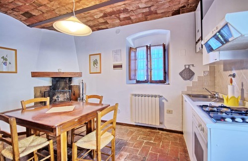 San Casciano in Val di Pesa Apartment | Beautiful apartment with A/C, WIFI, pool, TV, pets allowed and parking, close to Greve In Chianti