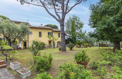 Monsummano Terme Villa | Beautiful apartment in villa for 6 people with WIFI, private pool, TV, patio and pets allowed
