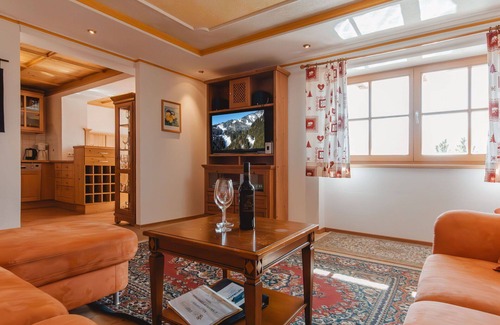 Konigsleiten Apartment | Beautiful apartment for 6 guests with WIFI, TV, terrace and parking