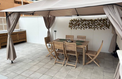 Roquetas de Mar Apartment | Beautiful apartment on the beachfront with pool