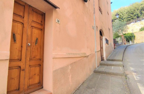 Massa Marittima Apartment | Beautiful apartment for 3 guests with WIFI, TV, pets allowed and parking