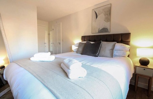 Milton Keynes Apartment | Beautiful Apartment in Fairfield by Yoko Property