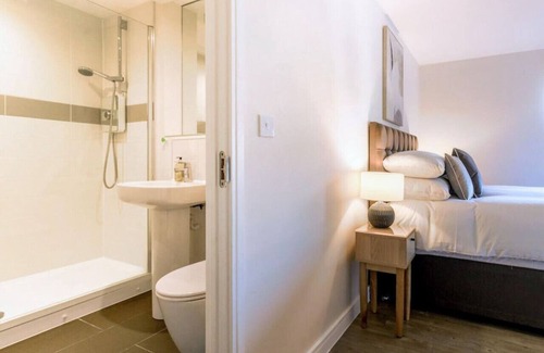 Milton Keynes Apartment | Beautiful Apartment in Fairfield by Yoko Property