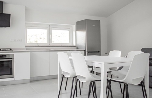 Sistiana House | Beautiful apartment in villa for 6 guests with A/C, WIFI, pool, TV, terrace and parking