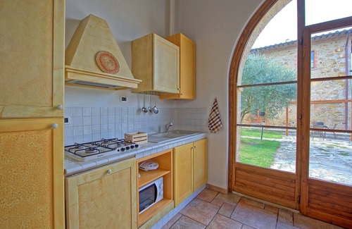 Simignano Apartment | Beautiful apartment for 4 people with WIFI, pool, TV, pets allowed and parking