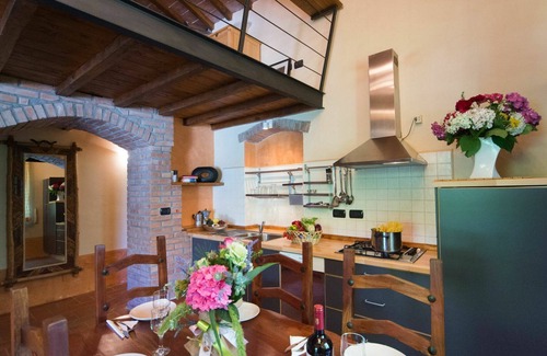 Montefiascone Villa | Beautiful apartment in villa with pool, WIFI, TV, patio, pets allowed, panoramic view and parking