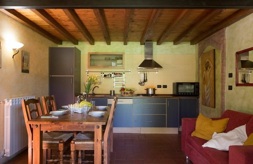 Montefiascone Villa | Beautiful apartment in villa with WIFI, pool, TV, patio, pets allowed, panoramic view and parking