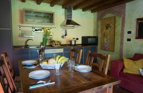Montefiascone Villa | Beautiful apartment in villa with WIFI, pool, TV, patio, pets allowed, panoramic view and parking