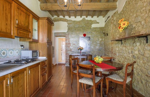 Monteriggioni Villa | Beautiful apartment in villa for 5 guests with WIFI, pool, TV, patio, pets allowed and parking