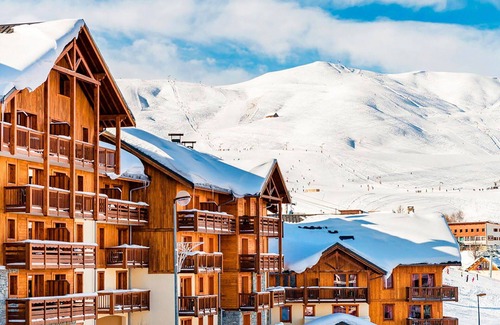 La Toussuire Apartment | Beautiful apartment for 6 guests with pool, WIFI, TV, balcony, pets allowed and parking
