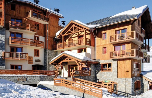 La Toussuire Apartment | Beautiful apartment for 6 guests with pool, WIFI, TV, balcony, pets allowed and parking