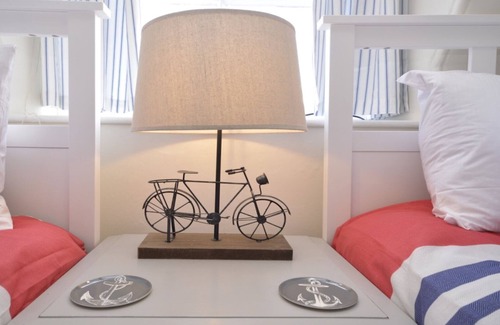 North Berwick Apartment | Beautiful apartment - 2min. walk to the Beach & Golf Courses. Pretty Patio & BBQ
