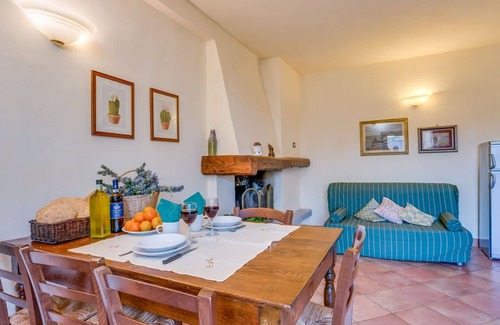 Giugnano Apartment | Beautiful apartment for 3 people with WIFI, pool, TV, pets allowed and parking