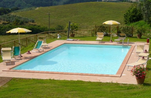 San Gimignano Apartment | Beautiful apartment for 5 people with A/C, pool, WIFI, pets allowed, panoramic view and parking