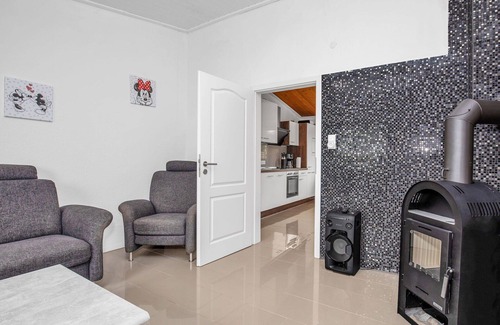 Oberndorf Apartment | Beautiful apartment for 2 guests with WIFI, TV, patio and parking