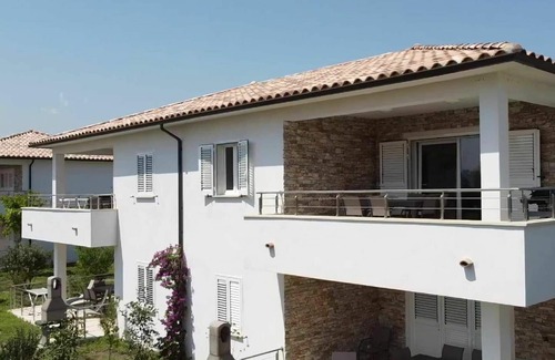 Ghisonaccia Apartment | Beautiful apartment for 6 people with pool, A/C, WIFI, TV, terrace, pets allowed and parking