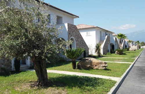 Ghisonaccia Apartment | Beautiful apartment for 6 people with pool, A/C, WIFI, TV, terrace, pets allowed and parking