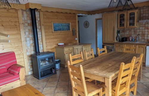La Toussuire Apartment | BEAUTIFUL APARTMENT IN INDIVIDUAL CHALET CLOSE TO CLASS 3 STAR TRACKS
