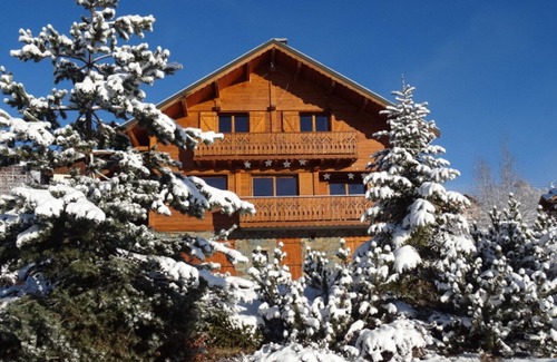 La Toussuire Apartment | BEAUTIFUL APARTMENT IN INDIVIDUAL CHALET CLOSE TO CLASS 3 STAR TRACKS