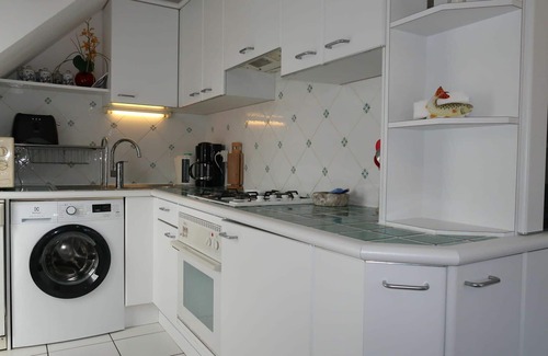 Pont-l'Abbe Apartment | Beautiful apartment for 4 guests with WIFI, TV, terrace and parking