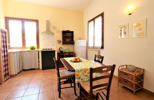 Montorsaio House | Beautiful apartment in villa for 2 guests with WIFI, pool, TV, patio and parking