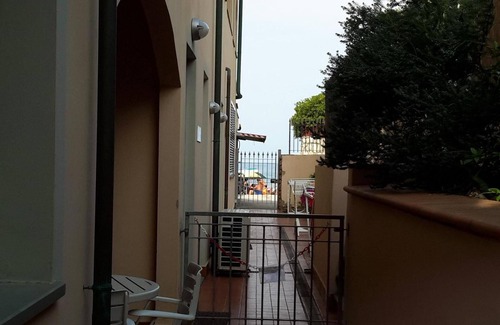 San Vincenzo Apartment | Beautiful apartment with garden and galleries by the sea