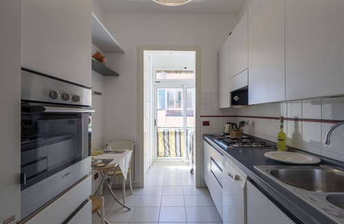 Ventimiglia Apartment | Beautiful apartment for 5 people with WIFI, A/C, balcony and parking