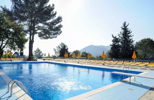 Villanova d'Albenga House | Beautiful apartment in villa for 5 guests with pool, WIFI, A/C, TV, patio, pets allowed and park.