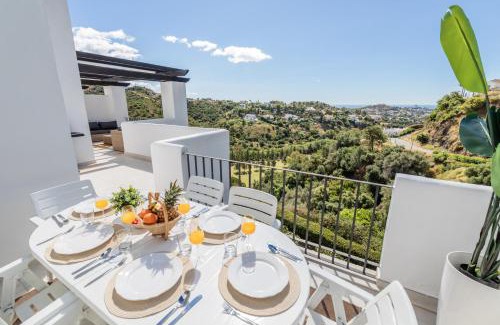 Benahavis Apartment | Beautiful Apartment Amazing Views and Pool