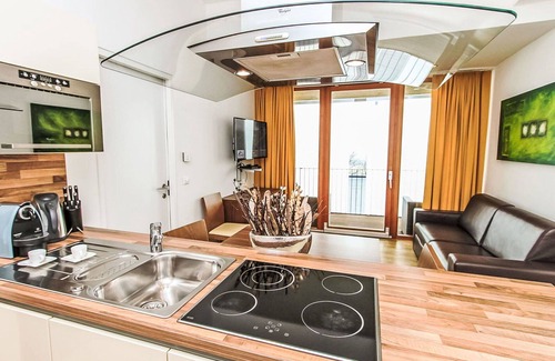 Aufhausen Apartment | Beautiful apartment for 4 guests with WIFI, TV, balcony, pets allowed and parking