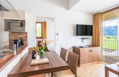 Aufhausen Apartment | Beautiful apartment for 4 guests with WIFI, TV, balcony, pets allowed and parking