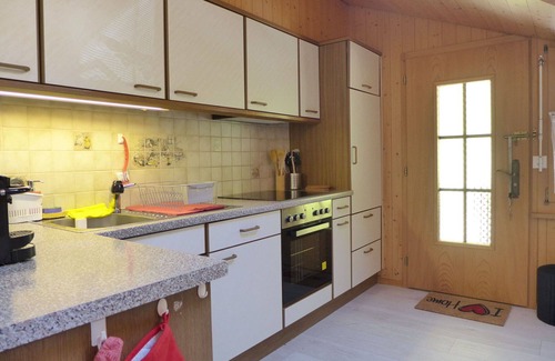 Hünibach Apartment | Beautiful apartment for 4 guests with WIFI, TV, balcony and parking