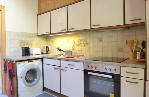 Hünibach Apartment | Beautiful apartment for 4 guests with WIFI, TV, balcony and parking