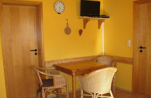 Wittmund Villa | Beautiful apartment in villa for 3 guests with WIFI, TV, terrace, pets allowed and parking