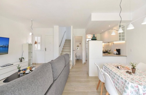 Pasito Blanco Apartment | Beautiful apartment for 4 people with A/C, WIFI, pool, TV, patio and parking